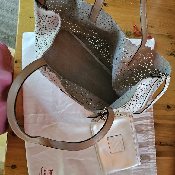 Coach Carry-All bag with small pouch. Excellent condition,  very little use. - Picture 2 of 4